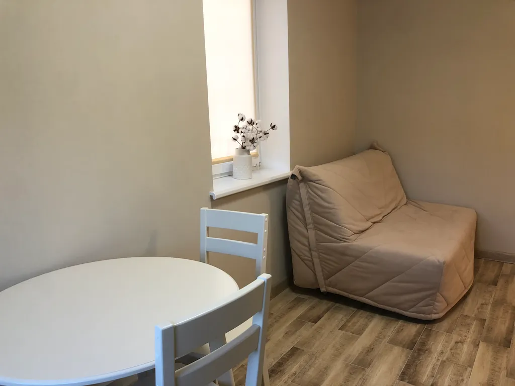 Комната с отдельной кухней, балконом