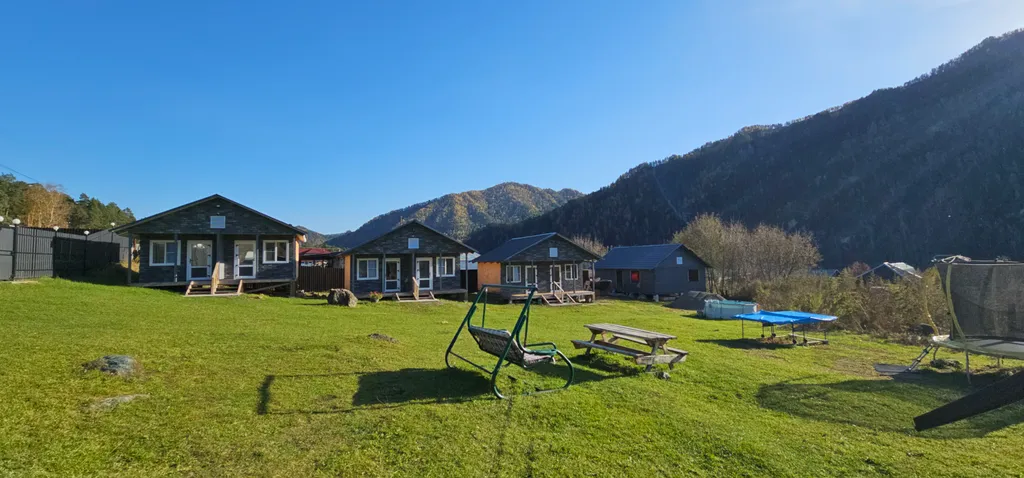 Домик с видом на горы 3