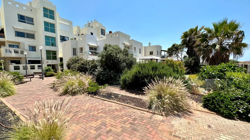 GW945 квартира с балконом с видом на море (Gugel Waves Nahariya)