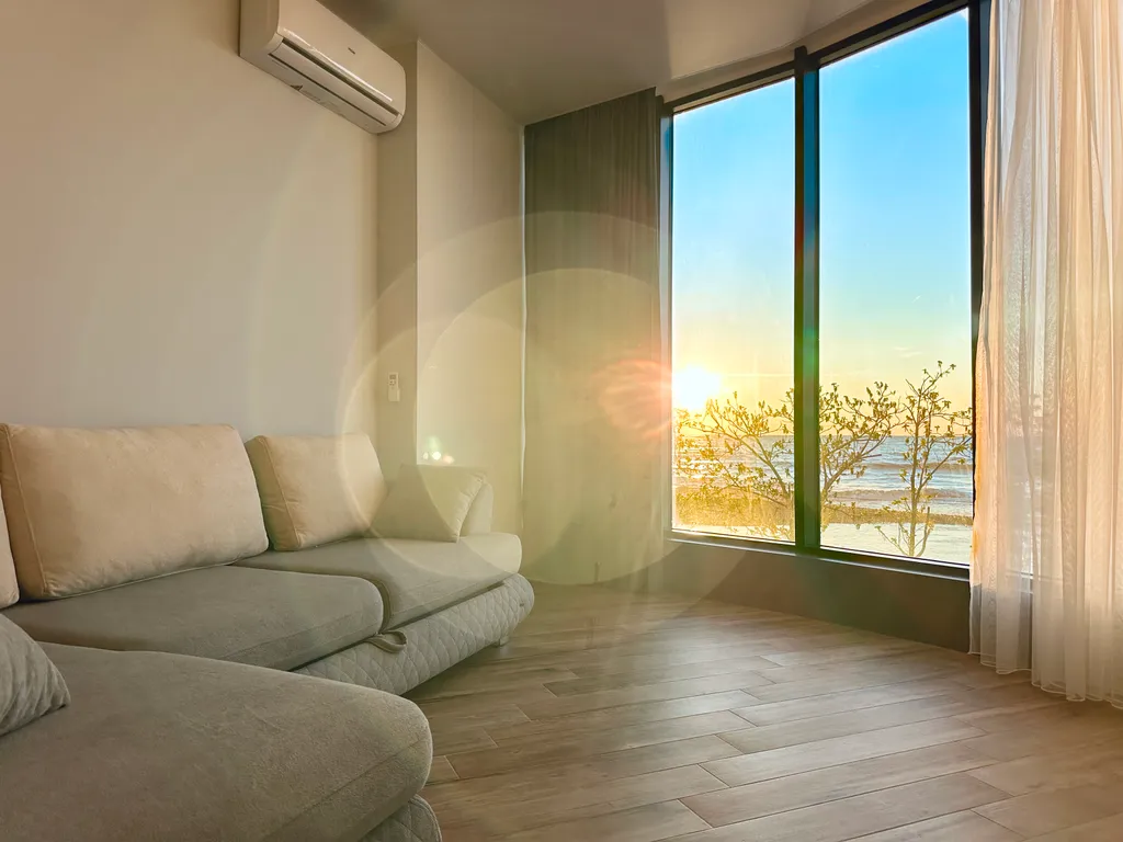 Просторный партамент с отдельной спальней  Шикарный вид на море