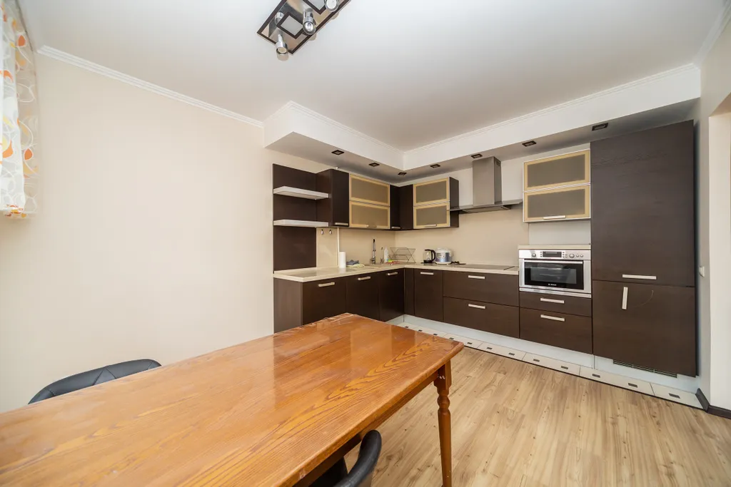 Бoльшая 3-комнaтнaя кваpтира в центре города