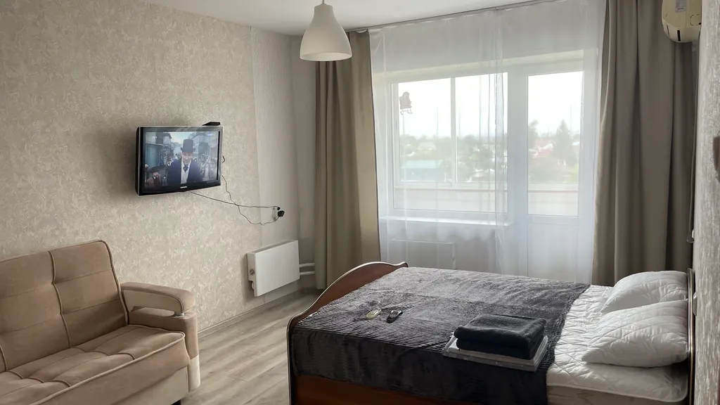 Уютная квартира рядом с аэропортом Толмачево и экспоцентром — аренда посуточно в Обь