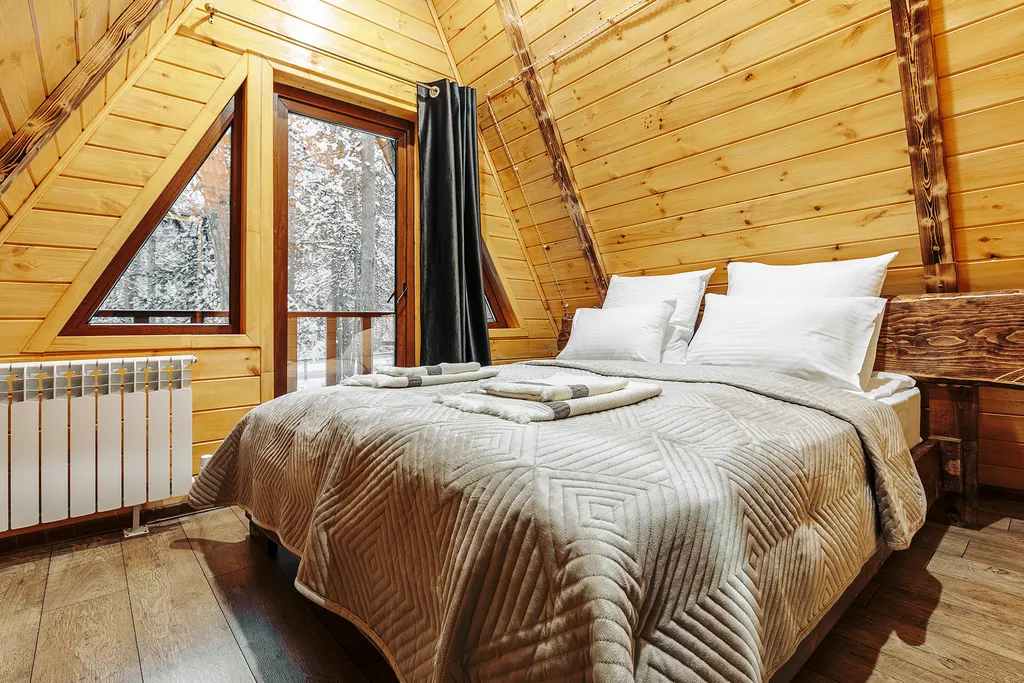 Коттедж в лесу с бассейном