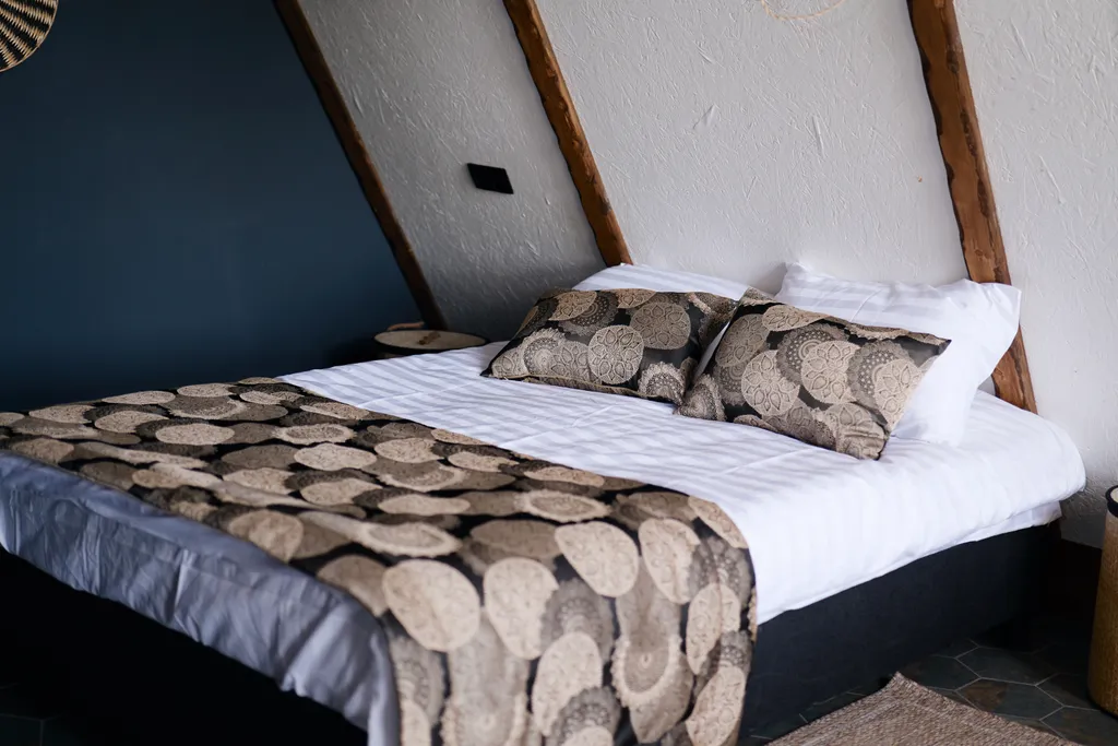 Место силы в лесу на берегу реки