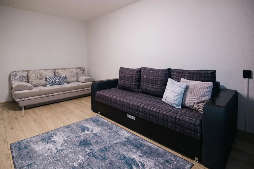 Двухкомнатная квартира рядом с площадью Ленина