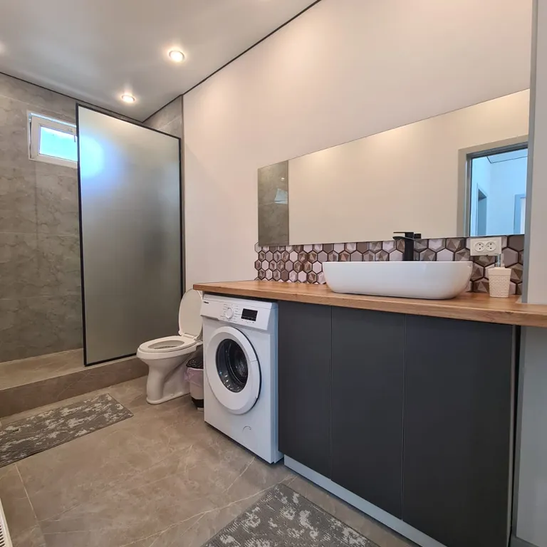 Рядом есть акимат, парки