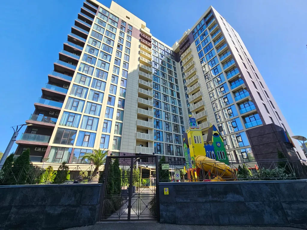 Квартира с видом на море и дизайнерским ремонтом в ЖК Метрополь