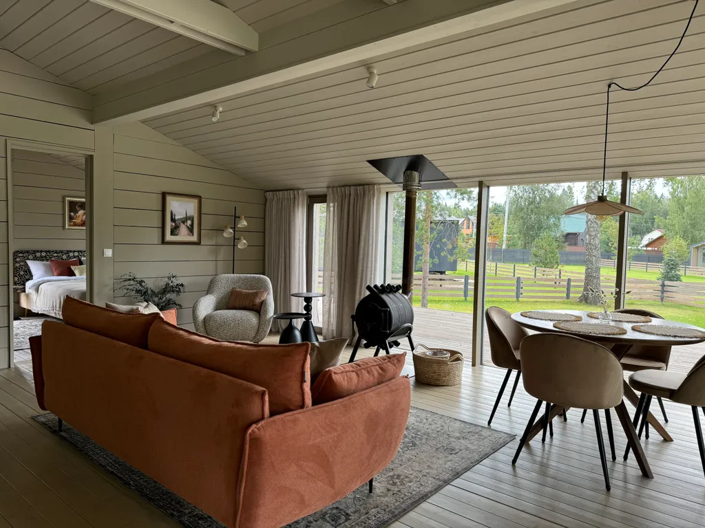 Уютный загородный дом в тишине