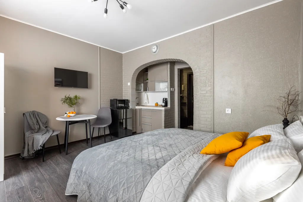 Уютная студия с дизайнерским ремонтом