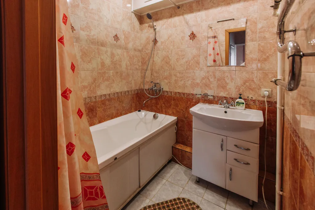 Коттедж в центре города с камином, аэрохоккеем, спортзалом и библиотекой