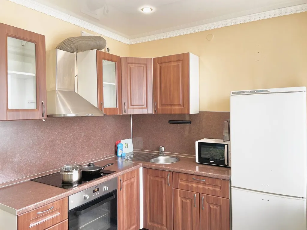 Отличная квартира с большой кроватью и диваном