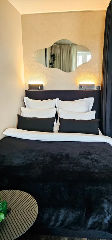 Большая студия с панорамным балконом, видом на реку