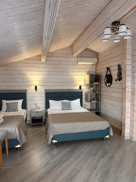 Коттедж Апартаменты с видом на море Комната 35 кв.м, кухня-веранда 18 кв.м. — Кучугуры