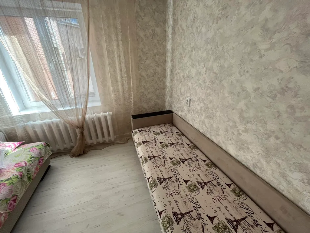 3-х комн. квартира возле Ледовой Арены и стоматологии (р-н Раница)