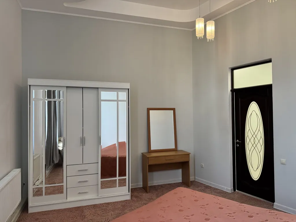 1-й этаж под ключ в центре - 15 мин до центрального пляжа