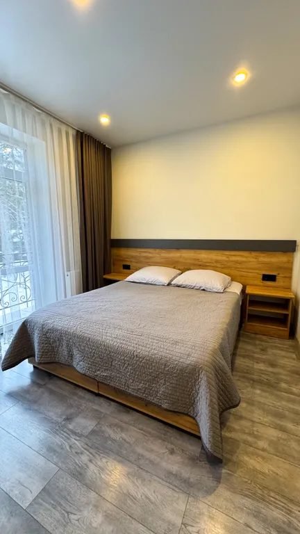 Уютная квартира в сосновом лесу в сердце гор