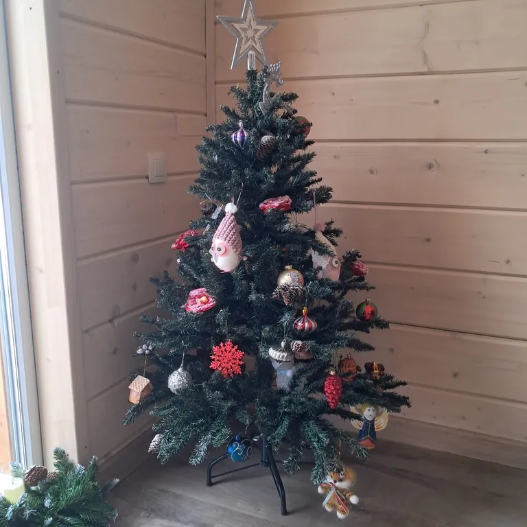 Новый стильный барнхаус с видом на лес