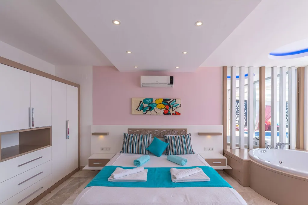 Вилла 466 с крытым бассейном с подогревом