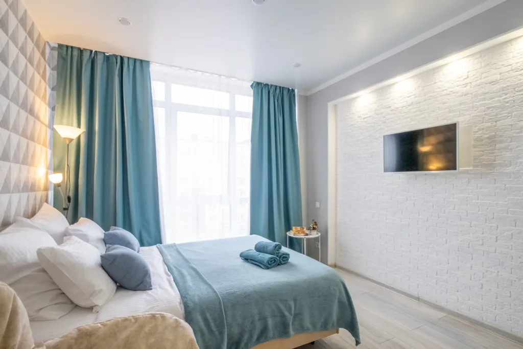 Студия с панорамным видом на город