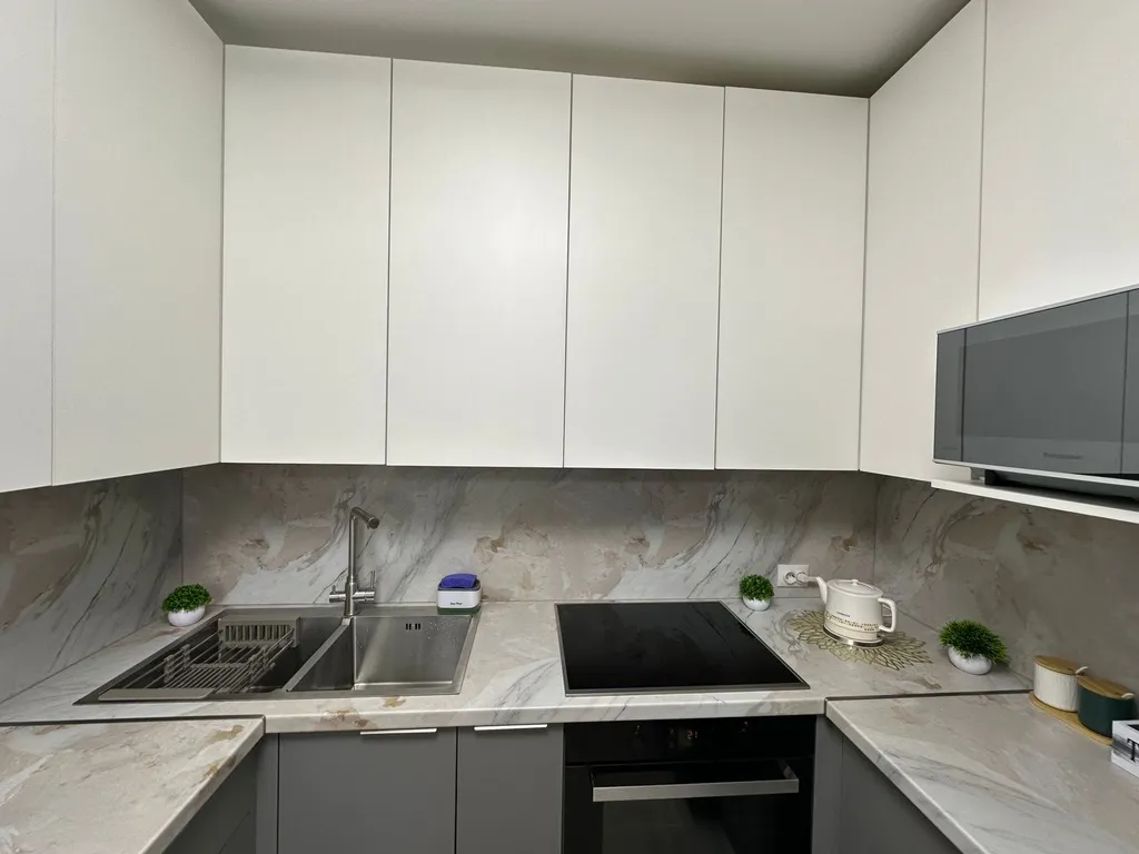 Комфортная квартира в новом доме с видом на закат