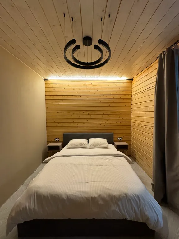 Коттедж в окружении леса десять минут на машине до южного склона