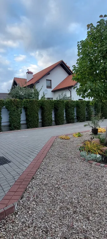 Уютный дом в черте города для комфортного отдыха в лесной местности