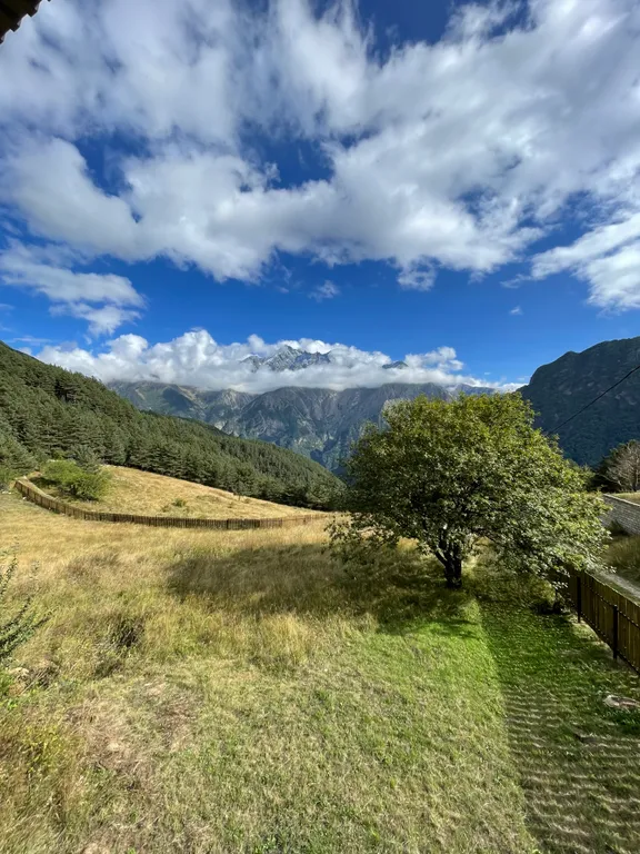 Цей коттеджи с видом на цейские горы