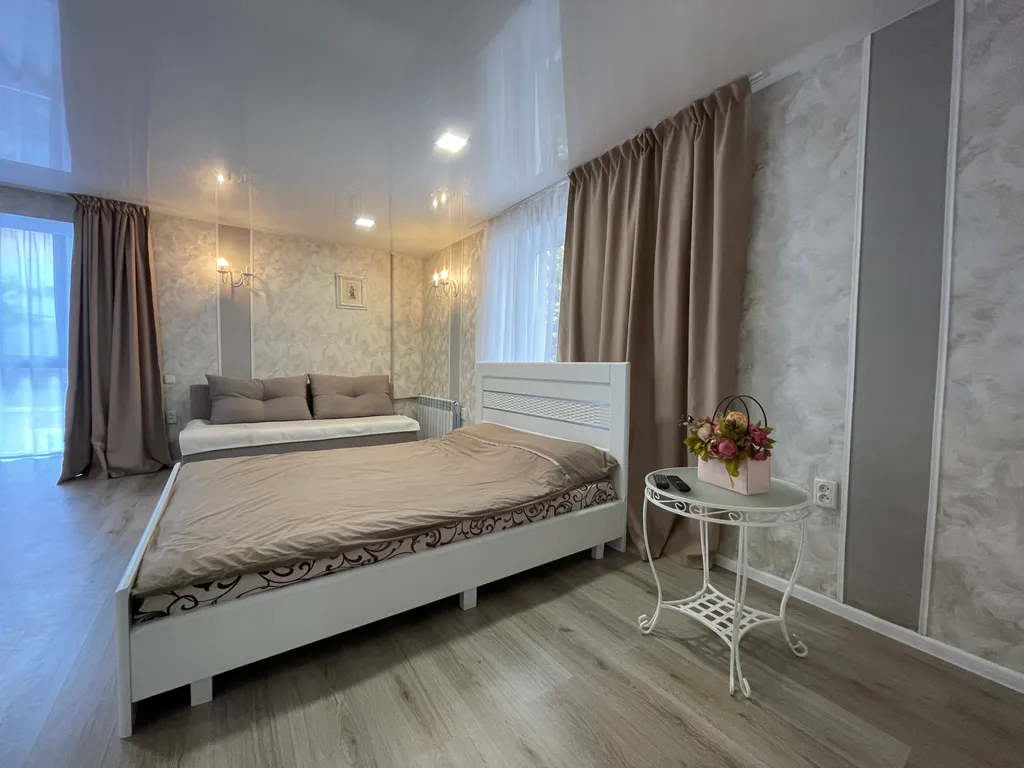 Большая шикарная квартира-студия в центре возле моря