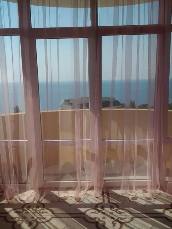 Видовая Квартира-студия на двоих с балконом у моря в Мисхоре