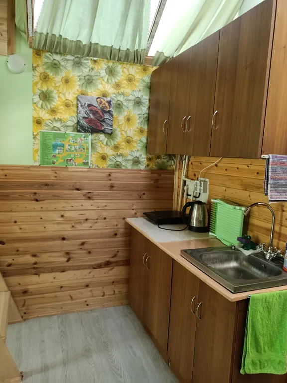 Домик у пруда