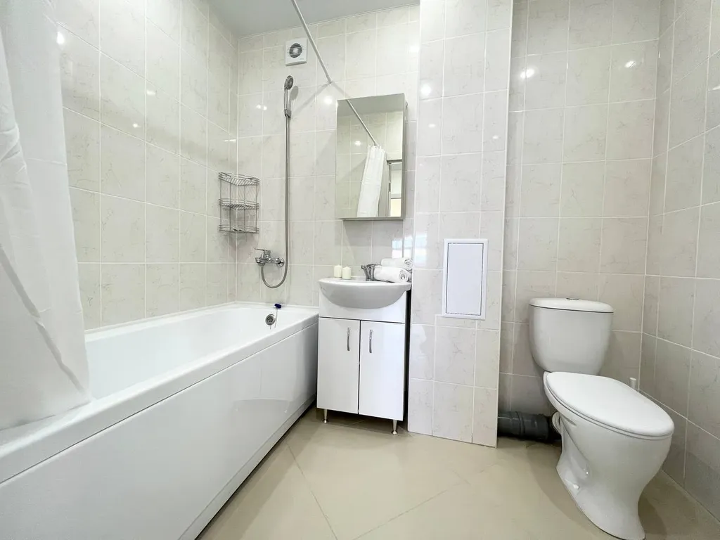 Комфортабельная 3-к квартира в новом доме на Тульской