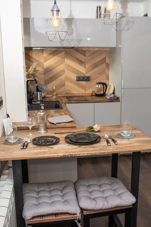 Студия с балконом в центре