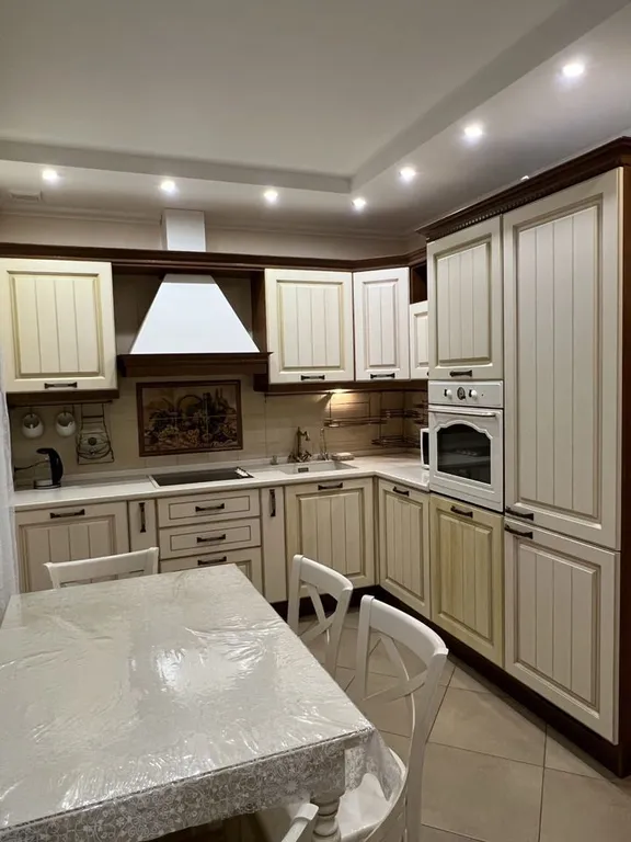 Таунхаус на береговой линии песчаного пляжа с бассейном