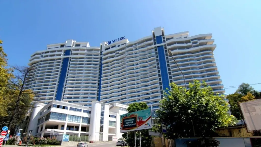 3-комнатная квартира с бассейном у моря