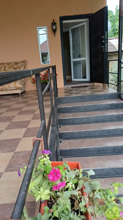 Коттедж Апартаменты с терассой и садом — Кисловодск