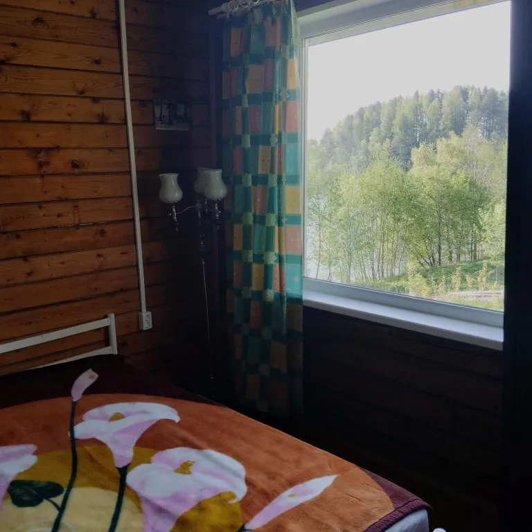 Дом на берегу озера