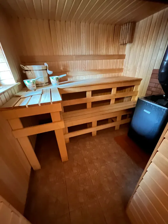 Коттедж Гостевой домик в Сосновом бору — Деревянное