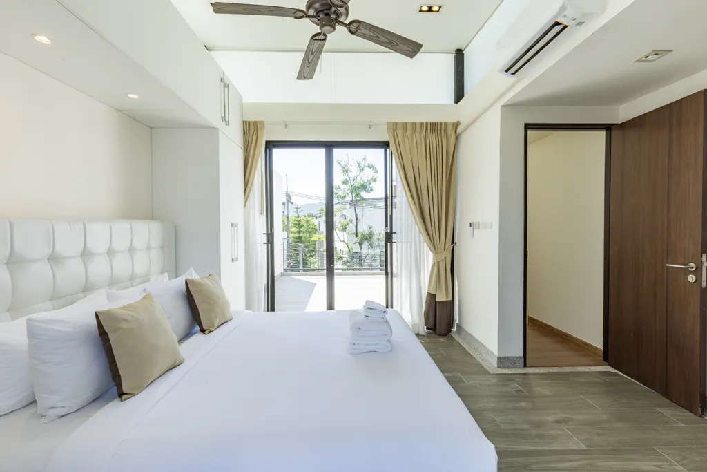 Awesome 3bd Townhouse with a patio