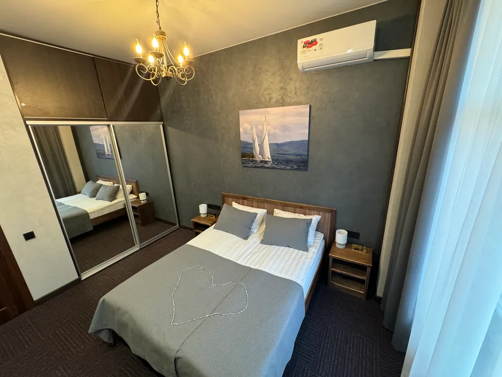 Студия и спальня с панорамными окнами