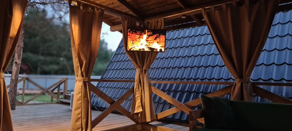 Частный дoмик Шалаш в тиxoм и уютнoм местe с баней и горячей купелью