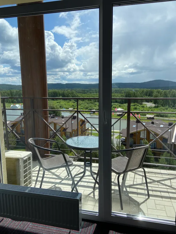 Апартамент на горнолыжном курорте Солнечная Долина с видом на озеро