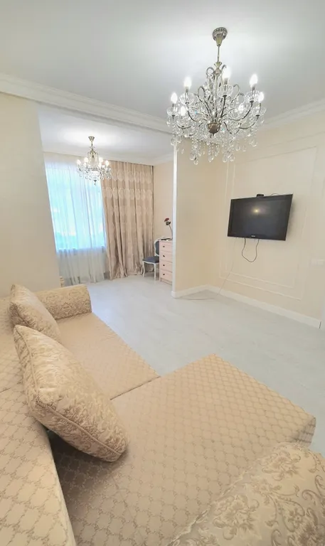 Квартира с видом на горы в 600 метрах от моря по тенистой аллее из сосен