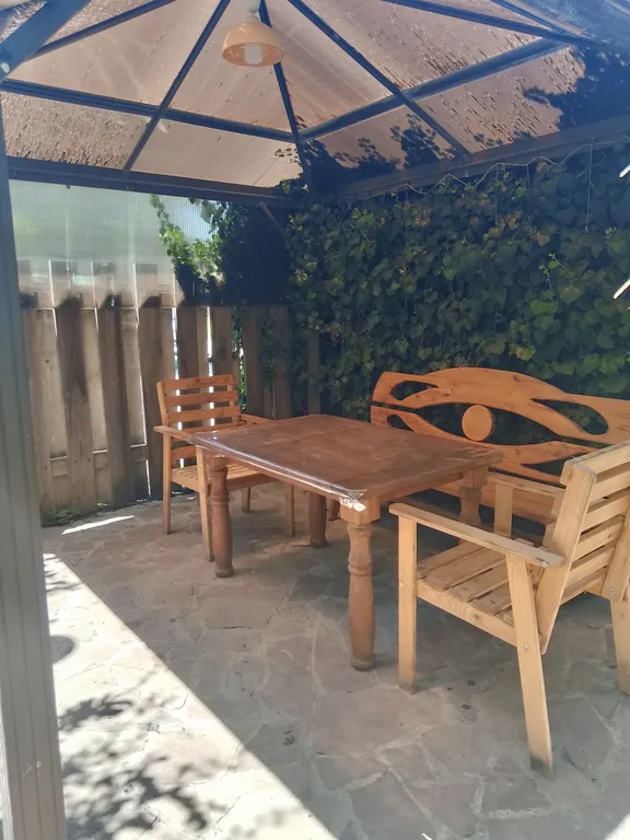 Второй этаж полностью с отдельным входом и крытой парковкой