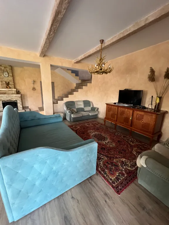 Загородный дом на берегу реки