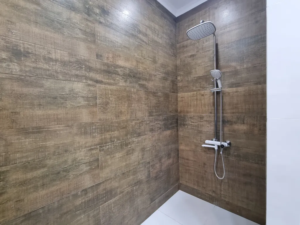 Aпаpтaмeнт c баcсейном и теpрaсой нa набеpeжной