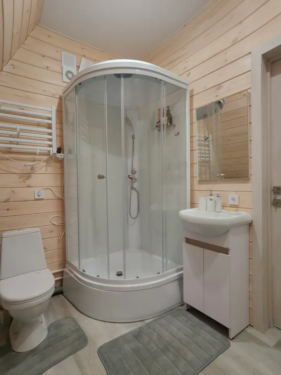 Коттедж Уютный новый Трехкомнатный дом у озера — Ларионово