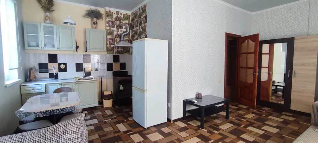 Квартира Квартира Большой и солнечный номер на втором этаже со своей кухней — Геленджик