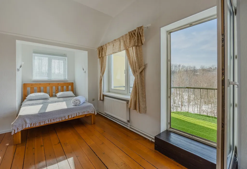 Дом с бассейном и сауной