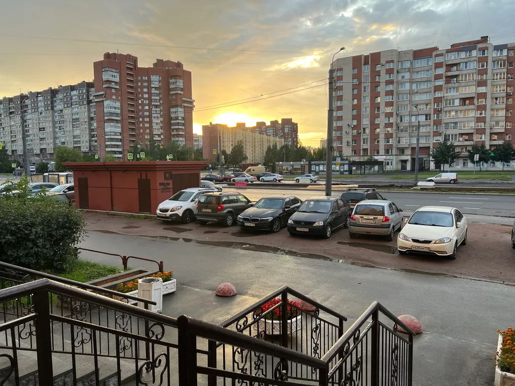 Квартира Просторная квартира у метро с парковкой — Санкт-Петербург