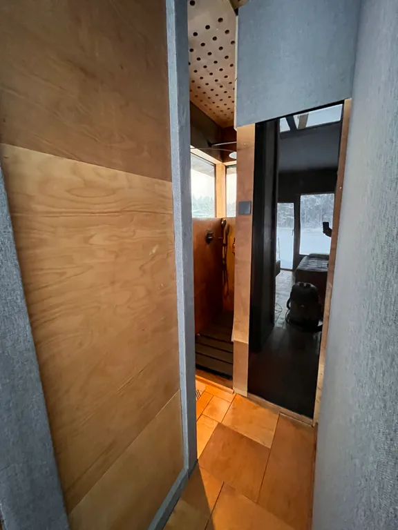 Домик на озере